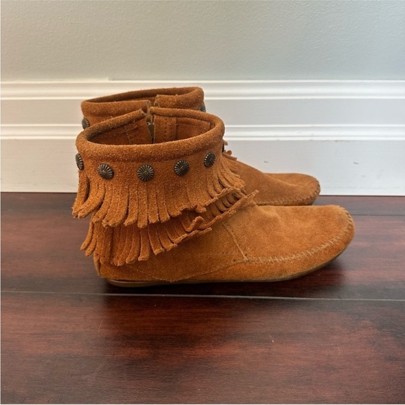 Size 7 Minnetonka Double Fringe Side Zip Suede Boots Moccasins - Picture 6 of 9